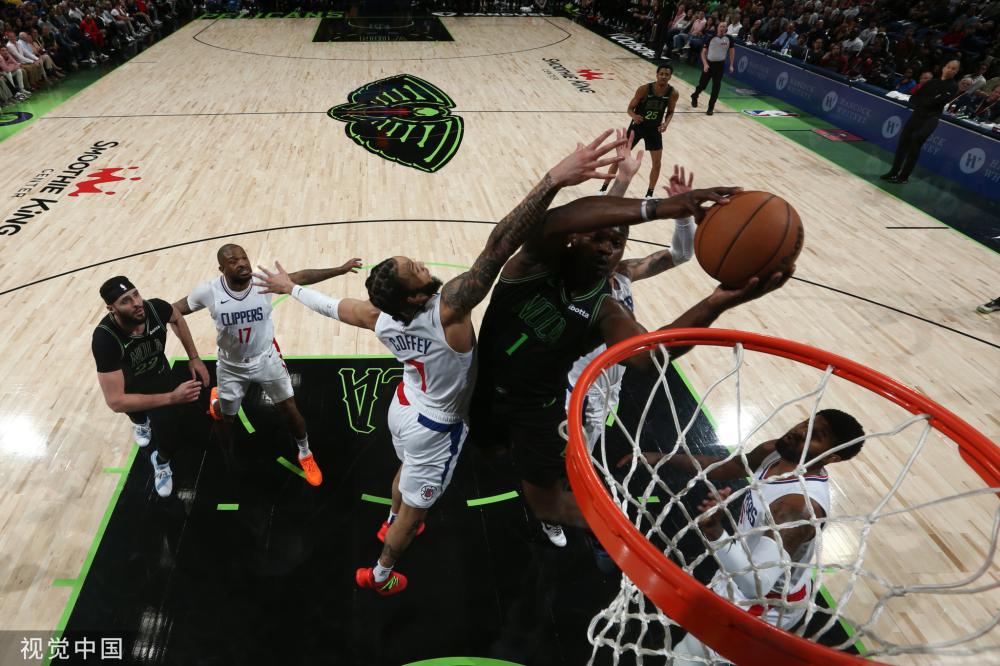 球员脱颖而 球员脱颖而