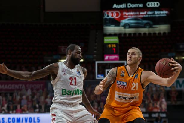 蒯纪闻在中 蒯纪闻在中